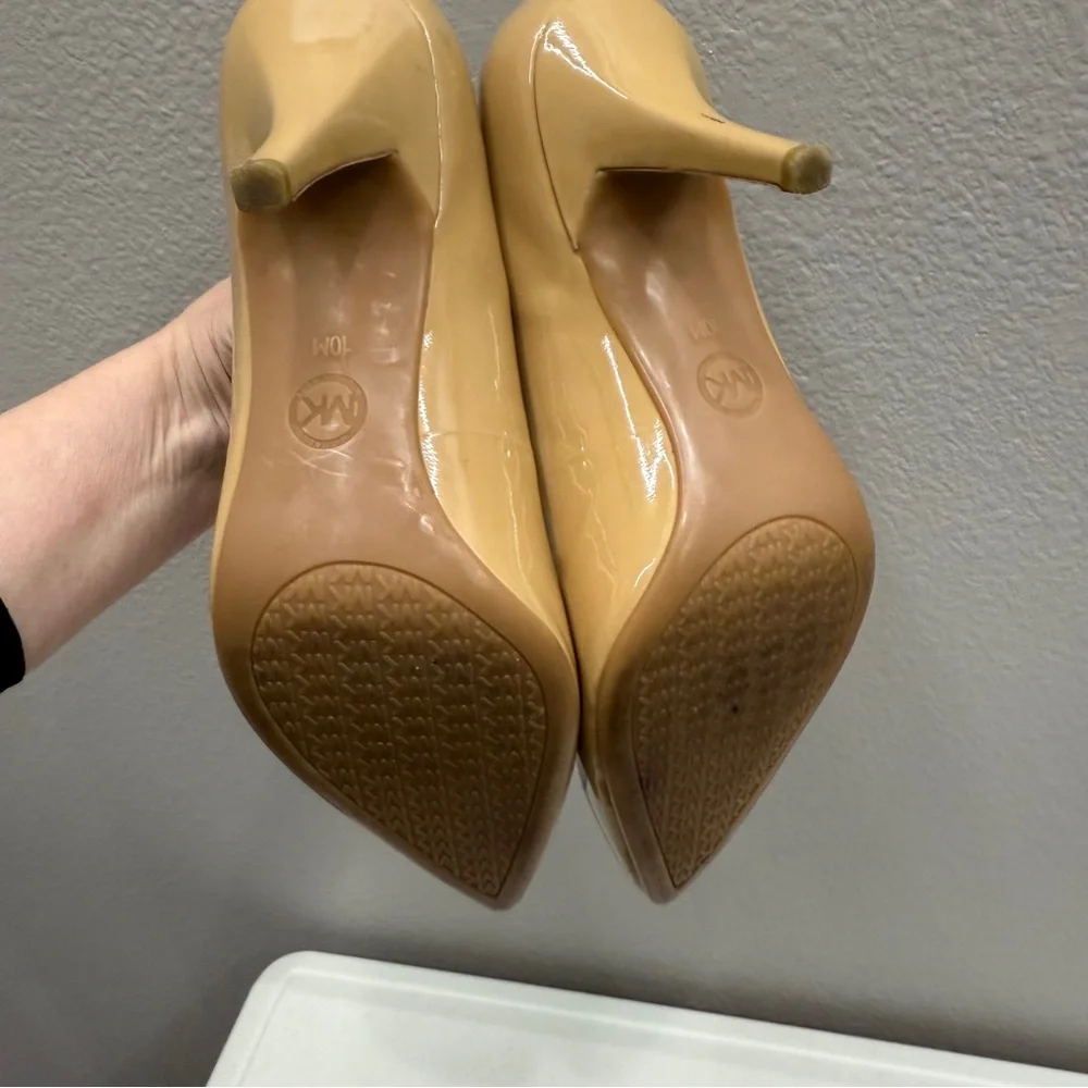 Michael Kors Beige Patent Leather Heels Size 10 Womens Designer Shoes